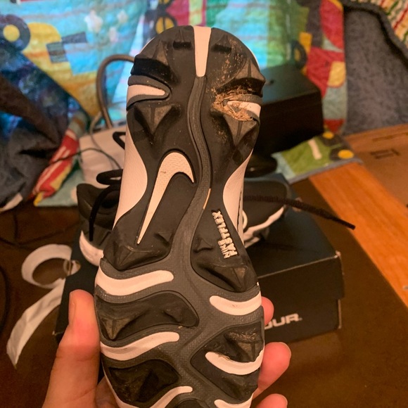 NWOT Nike cleats - Picture 3 of 5